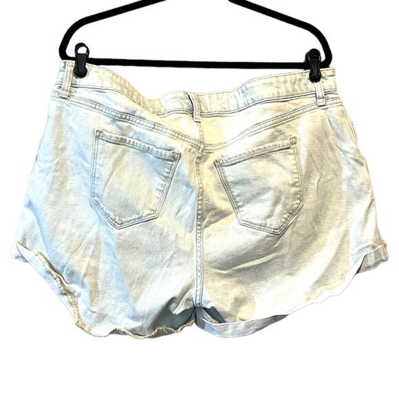 Old Navy Boyfriend Fit Cuffed Light Wash Denim Short size 16W - Picture 2 of 12